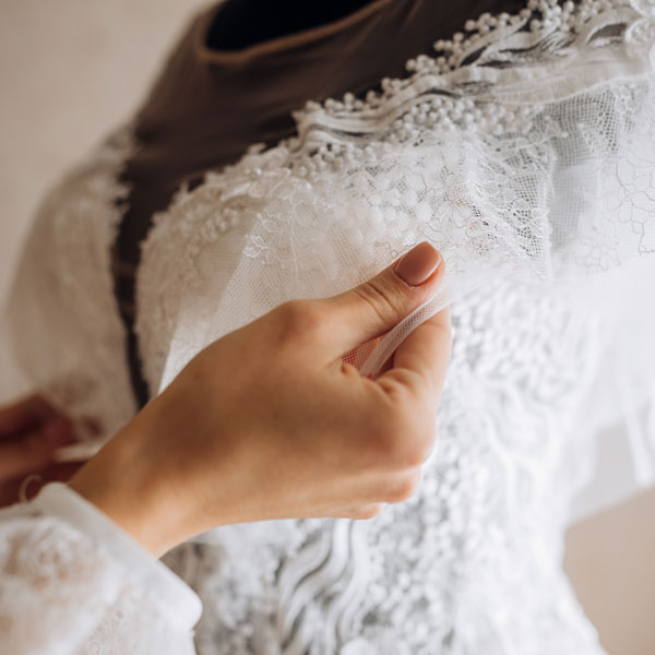 Tintorería y lavandería especializada en Trajes de Novia
